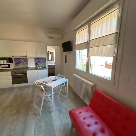 Διαμέρισμα Stayinbologna 3 *