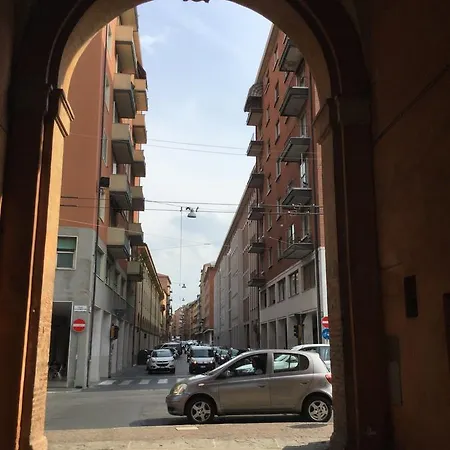 Διαμέρισμα Stayinbologna 3 *