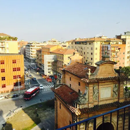Διαμέρισμα Stayinbologna 3 *